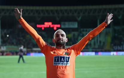 Alanyaspor'da kaptan Efecan Karaca'a "veda"